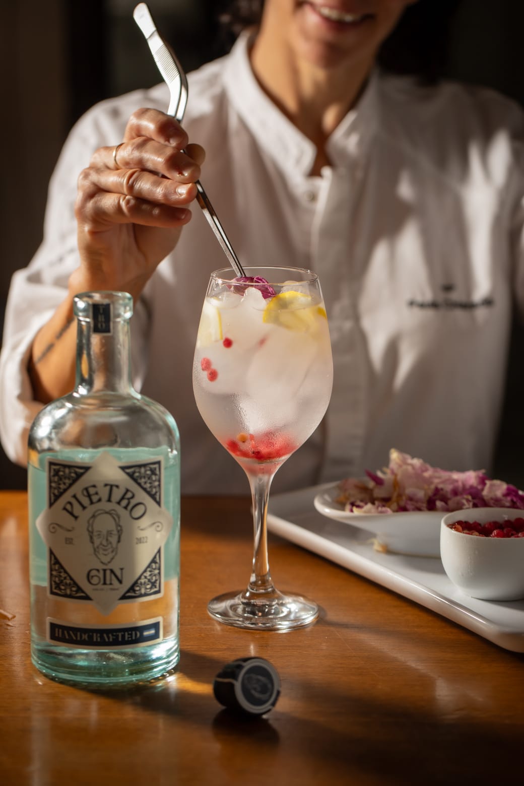 Detalle de cóctel con Pietro Gin